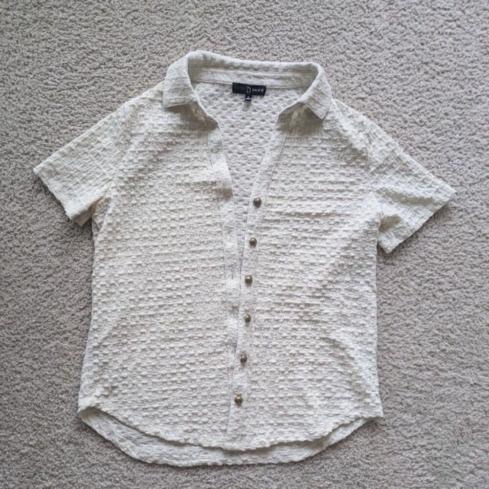 Fred David Ivory Crinkle Texture Relaxed Short Sleeve Top w/ Brass Buttons Sz S/